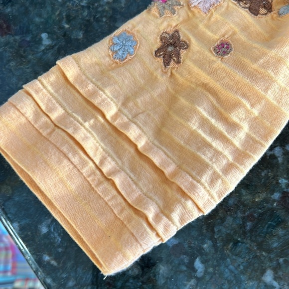 Soft Surroundings floral embroidered v neck 3 button top. XL. 100% cotton - Picture 8 of 12